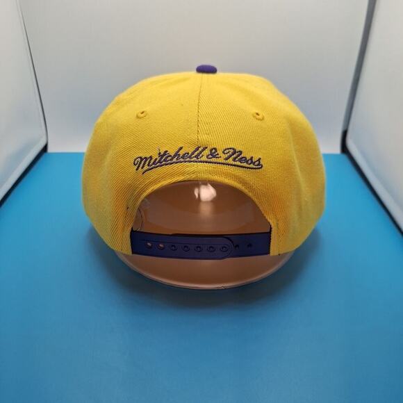 Mitchell & Ness Los Angeles Lakers Sharktooth Snapback Hat Cap Purple/Gold NBA - Picture 3 of 7